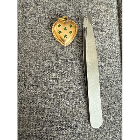 Vintage 1930s Gold Heart Locket Green Stars Religious Mary Charm pendant - Picture 13 of 13